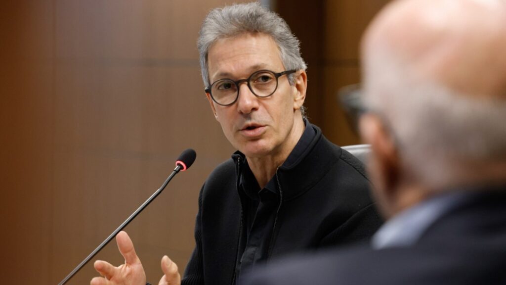 Câmara de Vitória realiza debate sobre economia brasileira com participação de Romeu Zema