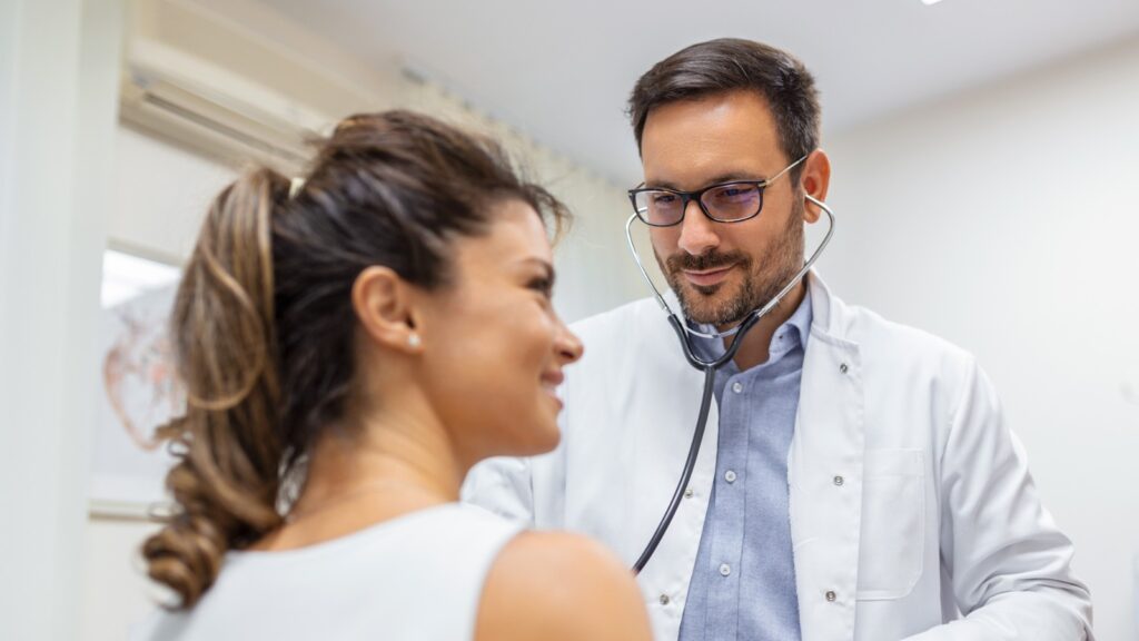 Prefeitura abre processo seletivo de contratação imediata para profissionais de saúde Prefeitura abre processo seletivo de contratação imediata para profissionais de saúde