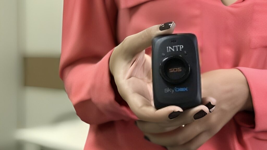 Guarda de Vitória prende sujeito após mãe acionar botão Maria da Penha Botão Maria da Penha é acionado e sujeito é preso após ameaçar a própria mãe em Vitória