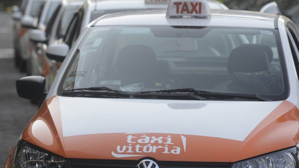 Vitória lança aplicativo Táxi Vix para chamada de corridas na capital