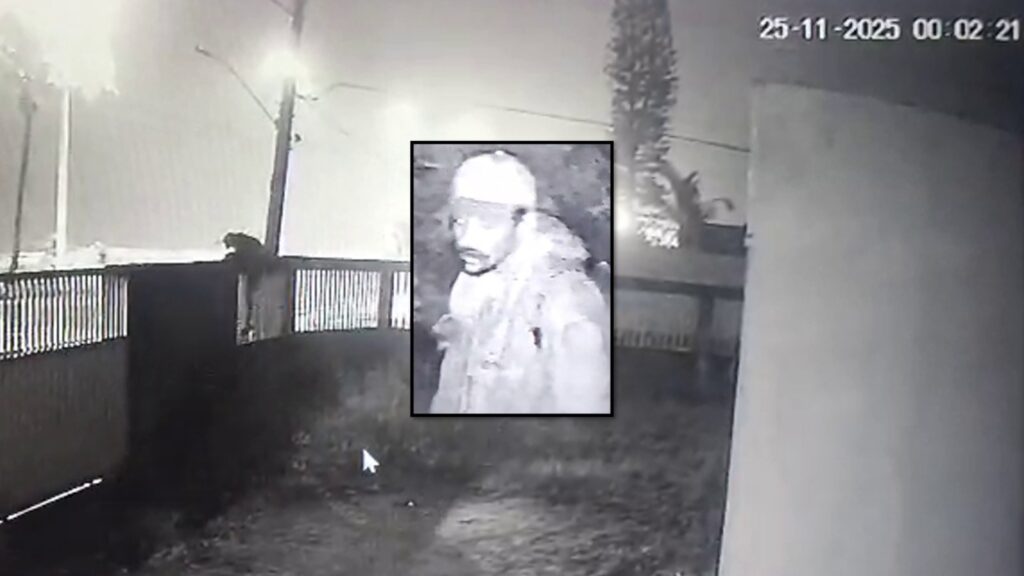 Vídeo: ladrão invade igreja e furta objetos e itens usados em projetos sociais na Serra Vídeo: sujeito invade igreja e deixa cerca de R$ 2 mil em prejuízo na Serra