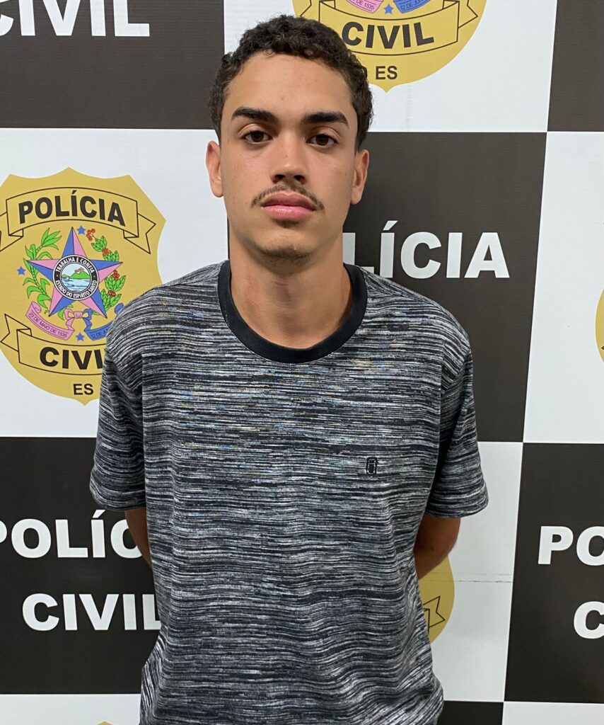 Imagem de um homem com as mãos para trás (Samuel Cararo de Paula, de 19 anos) 