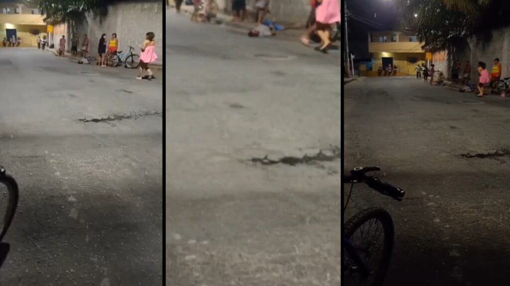 Moradores observam após agressão em via pública no bairro Cidade Pomar, na Serra