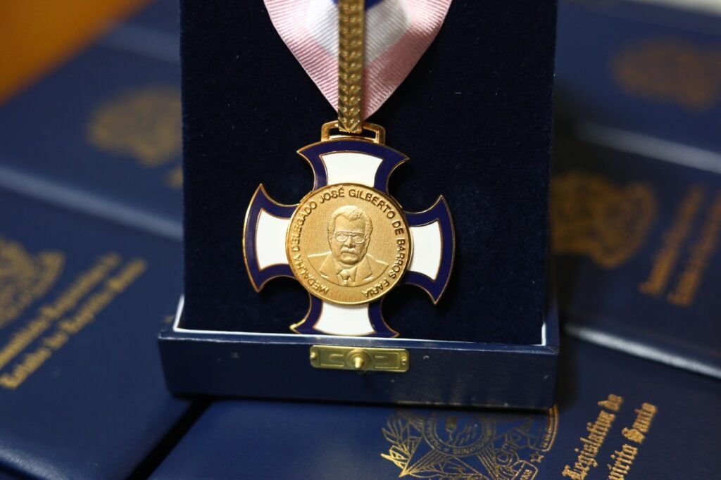 Imagem Medalha Delegado José Gilberto Barros Faria.
