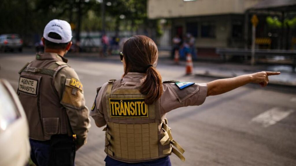 Serra convoca 33 novos agentes de trânsito para reforçar fiscalização na avenida Mestre Álvaro Novos agentes de trânsito do DOT durante integração operacional na Serra