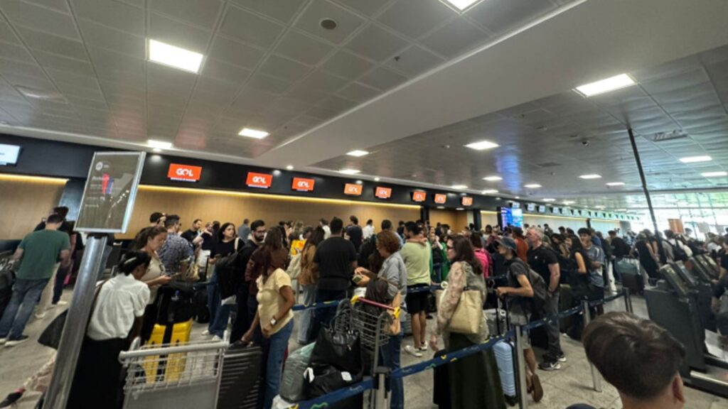 PROCON Vitória aponta irregularidades durante cancelamentos de voos após vendaval em SP PROCON Vitória fiscaliza companhias aéreas após denúncia de falhas no atendimento a passageiros