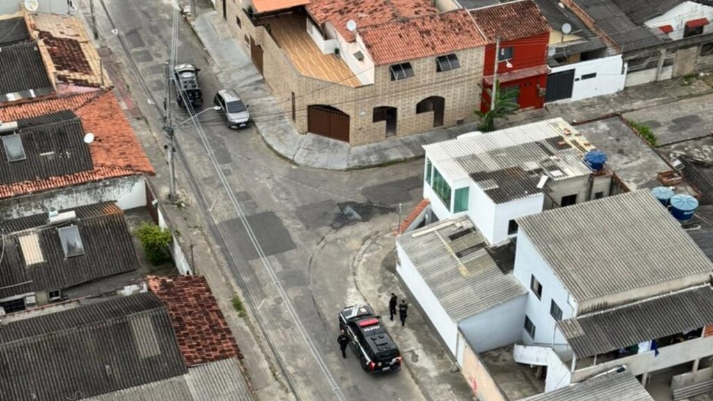 Dois investigados por envolvimento com o CV e homicídios foram presos na Serra Operação Fim da Linha prende dois investigados por tráfico e organização criminosa na Serra