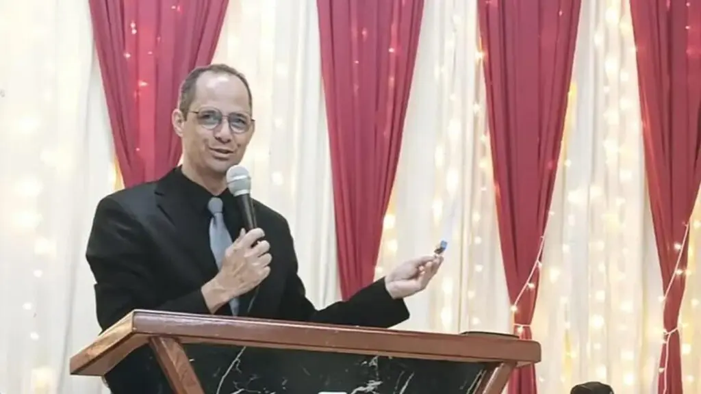 Pastor Elielton Radis que disputa o controle da IEADC com o pastor Altamir.