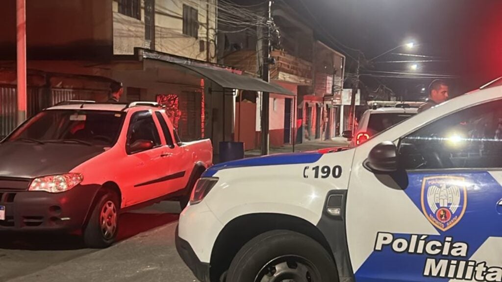 No corpo da vítima, foram encontradas aproximadamente 10 perfurações e várias cápsulas de pistola, no bairro Novo Porto Canoa