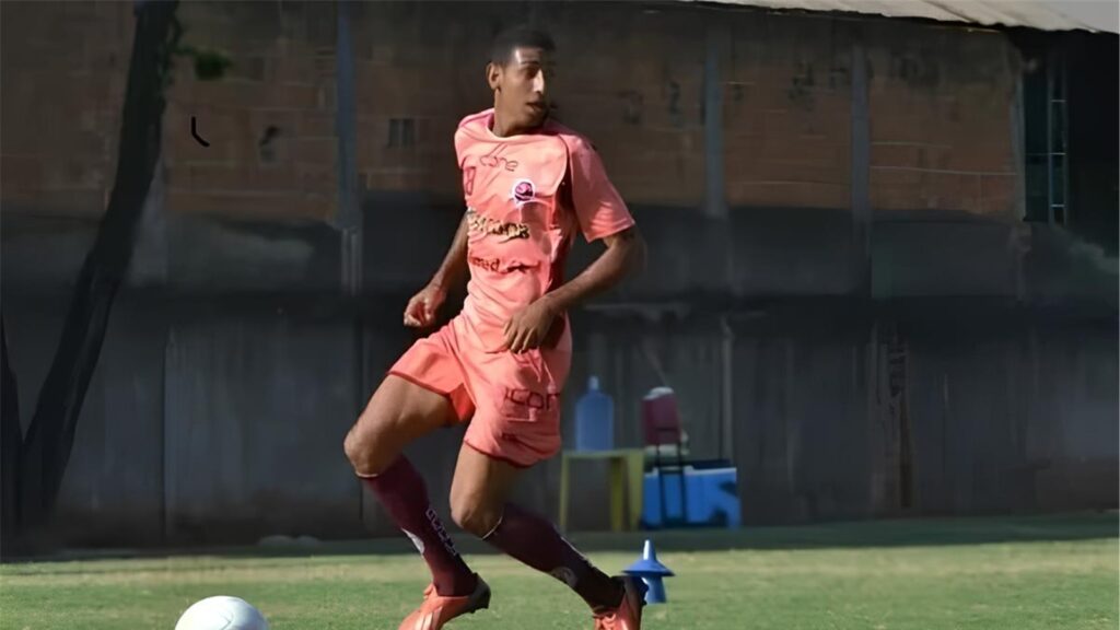 Ex-jogador da Desportiva é morto a tiros ao chegar em casa em Cariacica Ex-jogador da Desportiva é morto a tiros ao chegar em casa em Cariacica