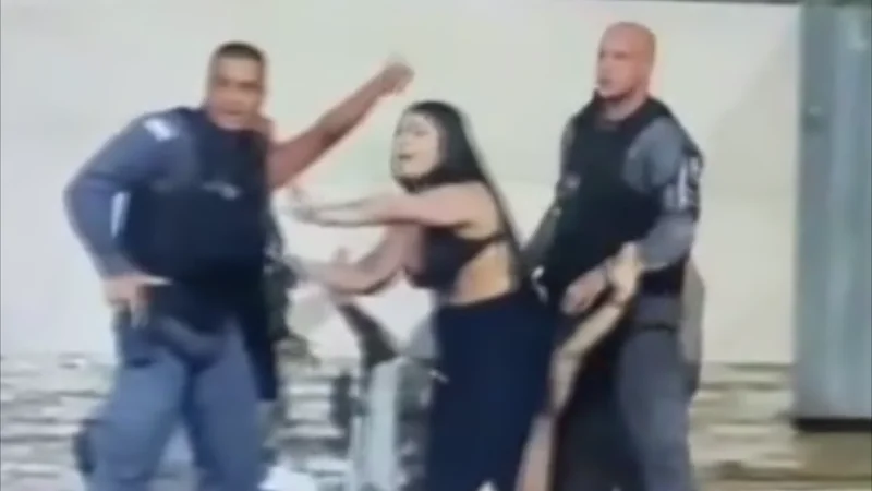 Vídeo: PM mete voadora em mulher e derruba colega na Serra Vídeos mostram trechos da confusão em Cidade Pomar