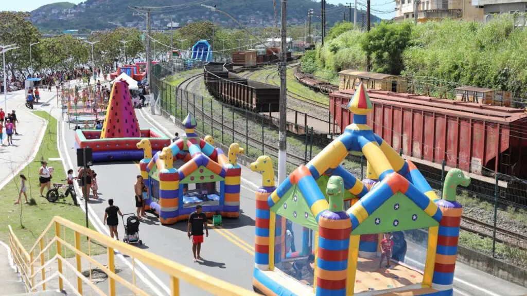 Cariacica Verão 2026 leva diversas atividades infantis e projeto Vinil Urbano à Nova Orla Nova Orla recebe lazer gratuito para todas as idades no Cariacica Verão 2026