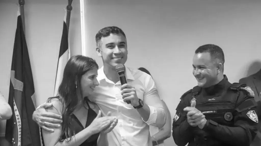 Troca no comando da Guarda da Serra ocorre sem anúncio e vira assunto nos bastidores Imagem de posse do comandante Nascimento com Weverson Meireles e Lays Araújo