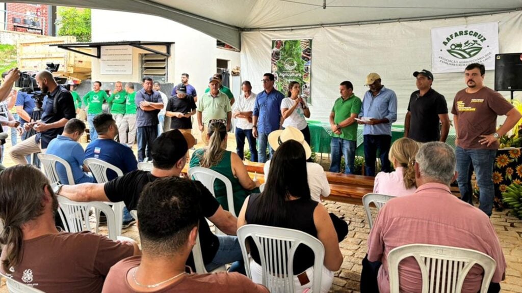 Projeto Arranjos Produtivos entrega 58 mil mudas para Agricultores de Guaçuí
