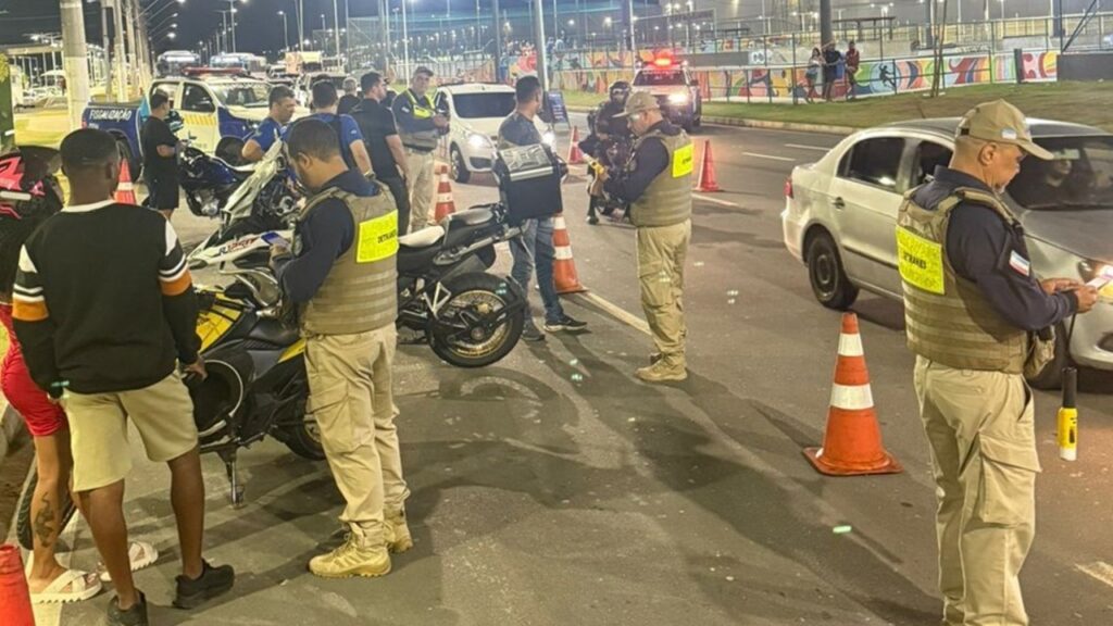 Blitz contra “rachas” aborda mais de 200 veículos na Serra Operação contra "rachas" aborda mais de 200 veículos na Serra