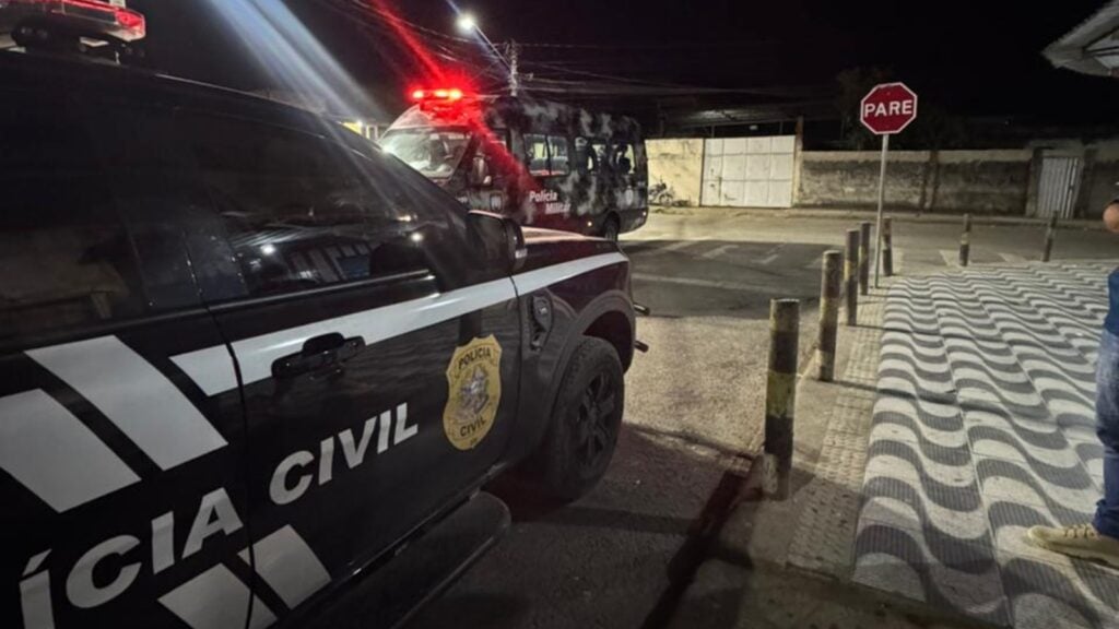 DHPP Serra prende investigado por homicídio durante ações no bairro Jardim Bela Vista Integrantes do Esquadrão Antibombas (CIOE) preparando detonação controlada de explosivo caseiro em ambiente seguro, no bairro Jardim Bela Vista, na Serra.
