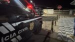 Integrantes do Esquadrão Antibombas (CIOE) preparando detonação controlada de explosivo caseiro em ambiente seguro, no bairro Jardim Bela Vista, na Serra.