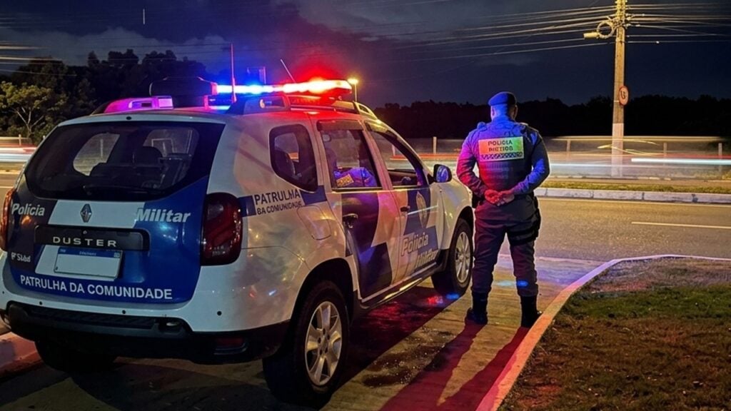 Pai entrega direção do carro a filho de 10 anos na Serra