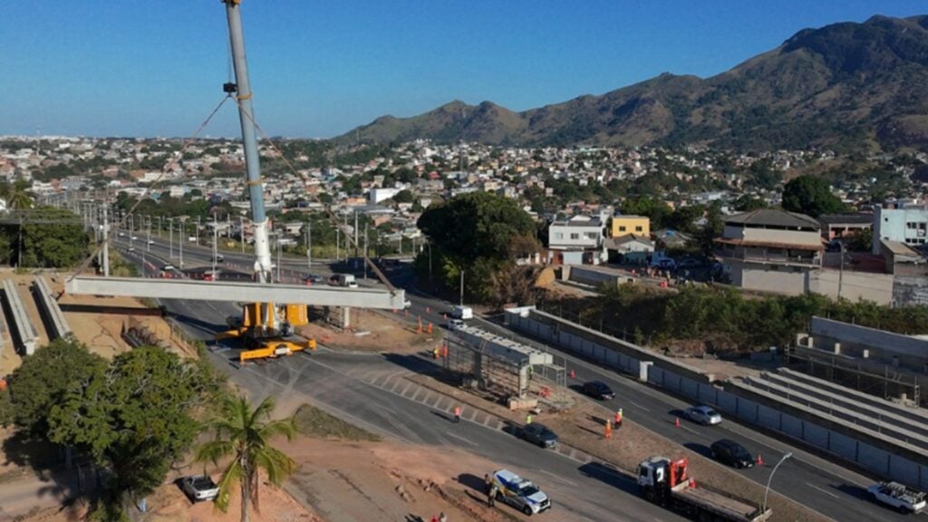 Prefeitura conclui etapa de içamento das vigas do viaduto do Contorno de São Domingos