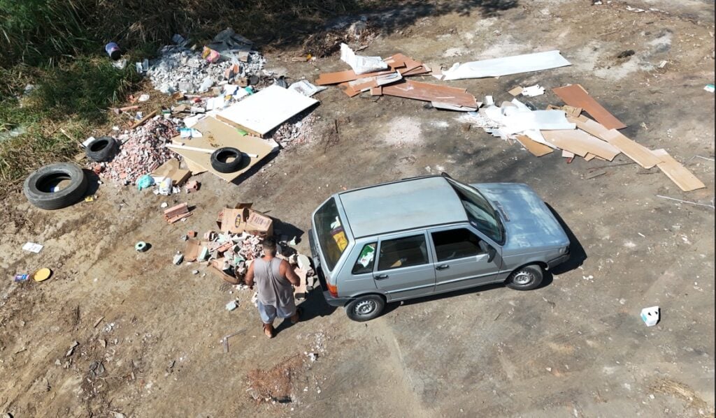 Drones flagram descarte irregular e Serra aplica quase R$ 100 mil em multas Serra reforça combate ao descarte irregular com drones
